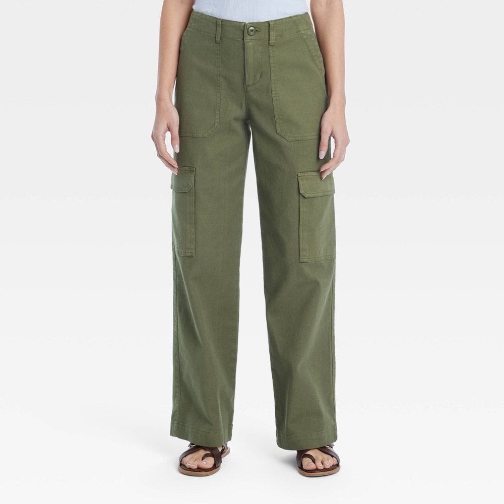 Universal Thread Women's Mid-Rise Utility Cargo Pants in Olive Green